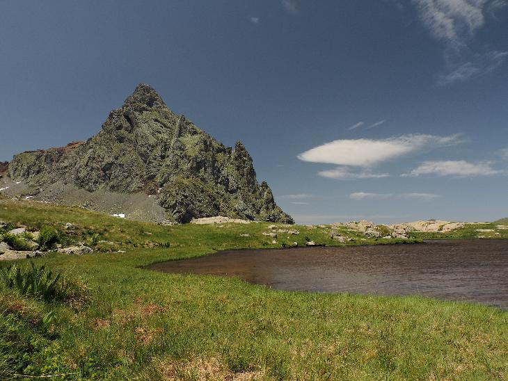 Pico Anayet (2 545 m.n.m.) a Ibon Anayet.