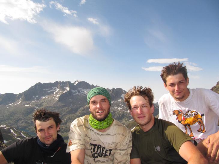 Cuello de Llena Cantal (2 765 m.n.m.), pořádně to tam fičelo:-D.