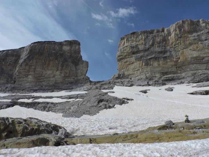 Ráno nás čekal výšlap sněhem do sedla Brecha de Rolando (2 804 m.n.m.).