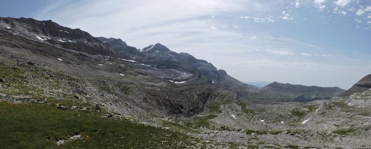 Údolí v NP Ordesa y Monte Perdido, v pozadí Monte Perdido (3 355 m.n.m.).