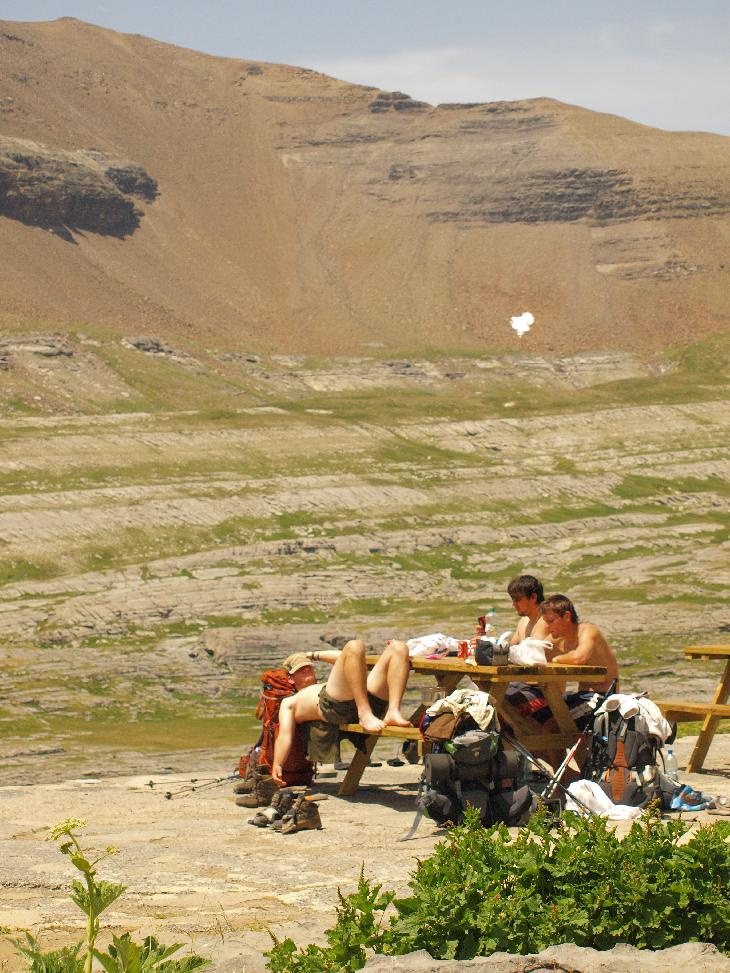 Obědová pauza na refuge de Goriz (2 150 m.n.m.).