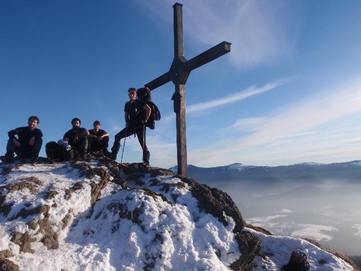 Osser neboli česky Ostrý dobyt (1293m.n.m.), někdo dokonce došel až na vrchol ve sněžnicích:-D.